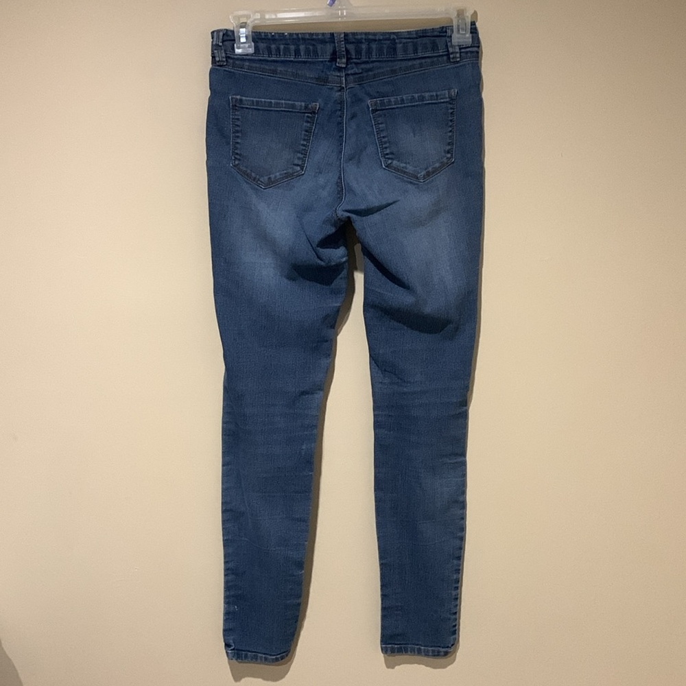 d. Jeans - Picture 6 of 9